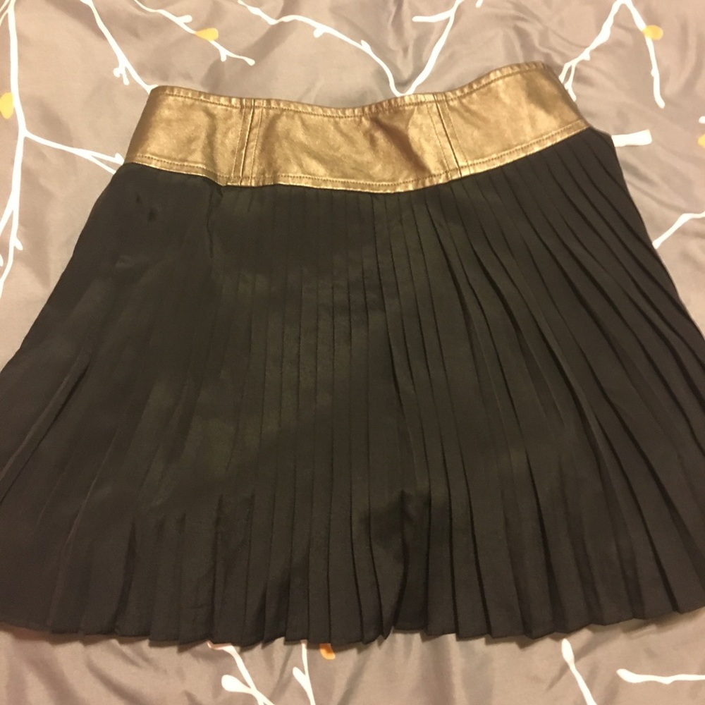 Pleated midi skirt
